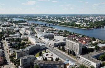 День города Твери начался с возложения цветов к памятнику Михаила Тверского