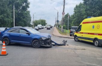 В Твери женщина на «Шкоде» не смогла проскочить перекрёсток В Твери женщина на «Шкоде» не смогла проскочить перекрёсток