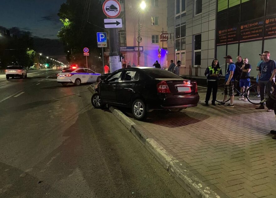 В ночном ДТП в Твери серьёзно пострадали двое молодых людей В ночном ДТП в Твери серьёзно пострадали двое молодых людей