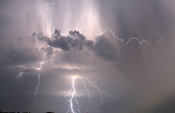 Синоптики рассказали, когда ливни и грозы уйдут из Тверской области