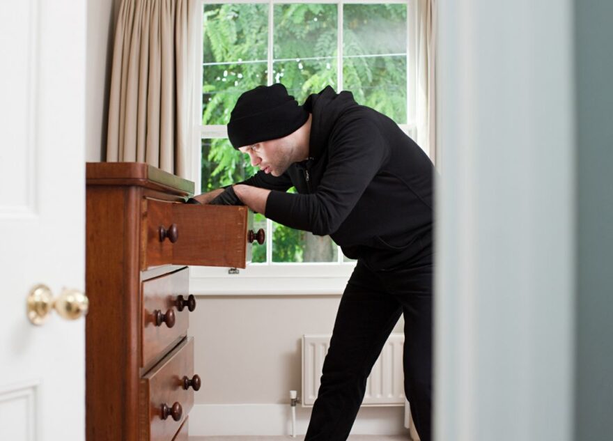 Молодой вор обокрал пенсионерку в Тверской области