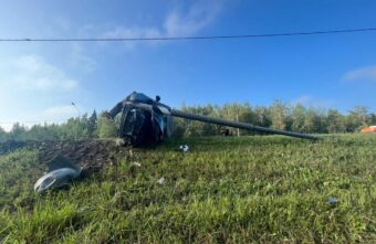 Водитель "Субару" протаранил столб на трассе в Тверской области Водитель "Субару" протаранил столб на трассе в Тверской области