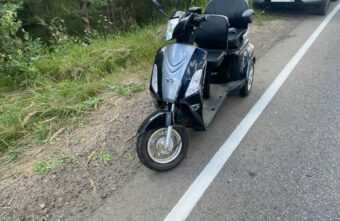 Под Тверью пострадали водитель и пассажирка опрокинувшегося трицикла