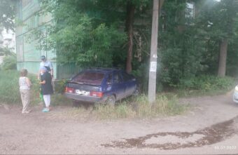 Пожилой водитель ВАЗа врезался в дом в Тверской области Пожилой водитель ВАЗа врезался в дом в Тверской области