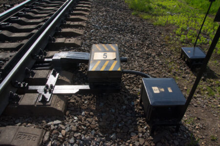 Двое жителей Твери вскрывали путевые ящики на железной дороге