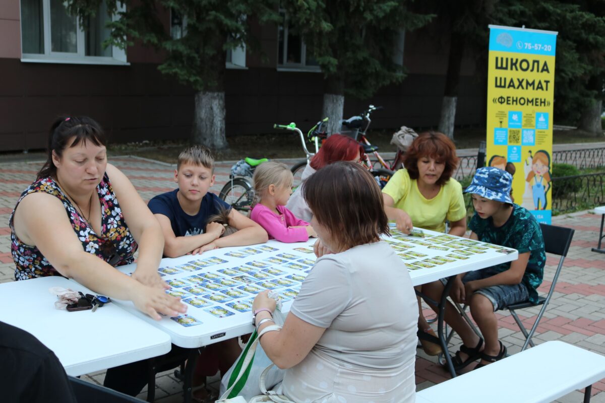 В Твери организовали семейный кинотеатр под открытым небом