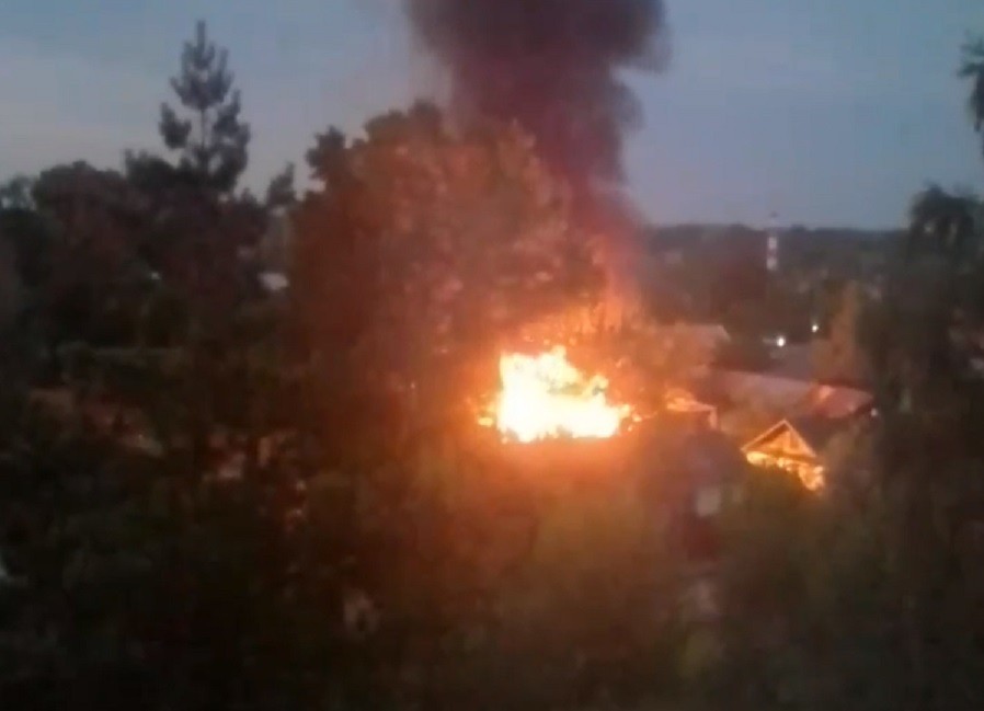 Ночью в Тверской области дотла сгорел сарай