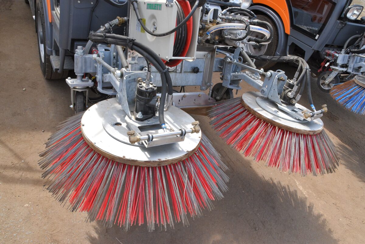 От пыли и грязи улицы Твери будут чистить новые машины