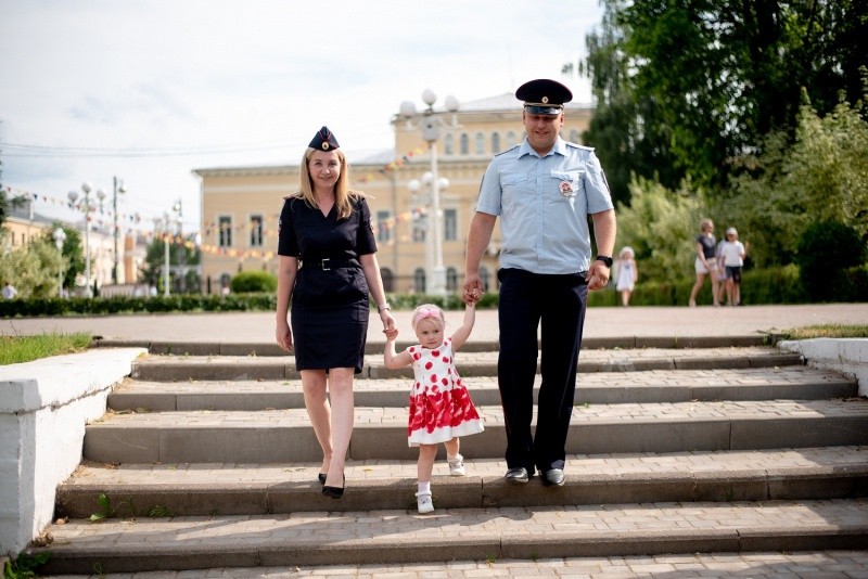 В День семьи тверские полицейские устроили выставку семейных портретов