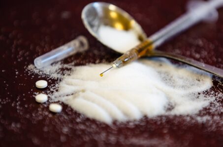 Наркокурьеры пытались сбывать героин в Тверской области