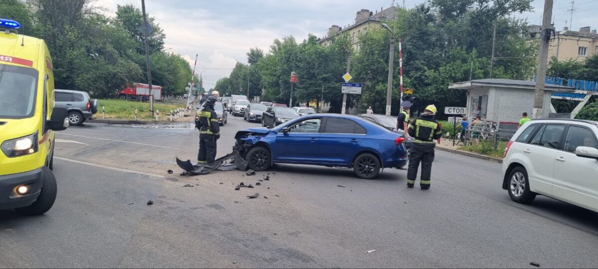 В Твери женщина на «Шкоде» не смогла проскочить перекрёсток
