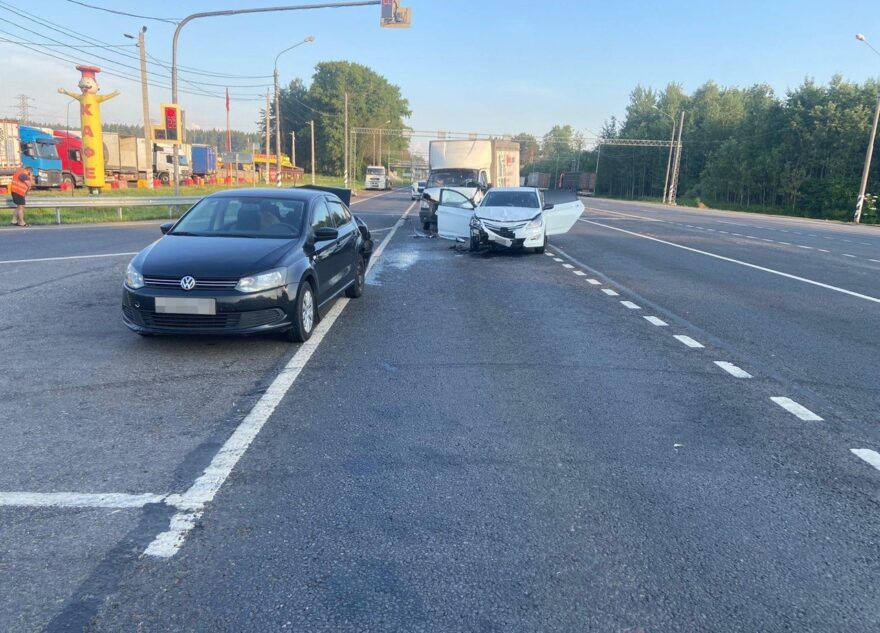 Три человека пострадали в тройном ДТП в Тверской области