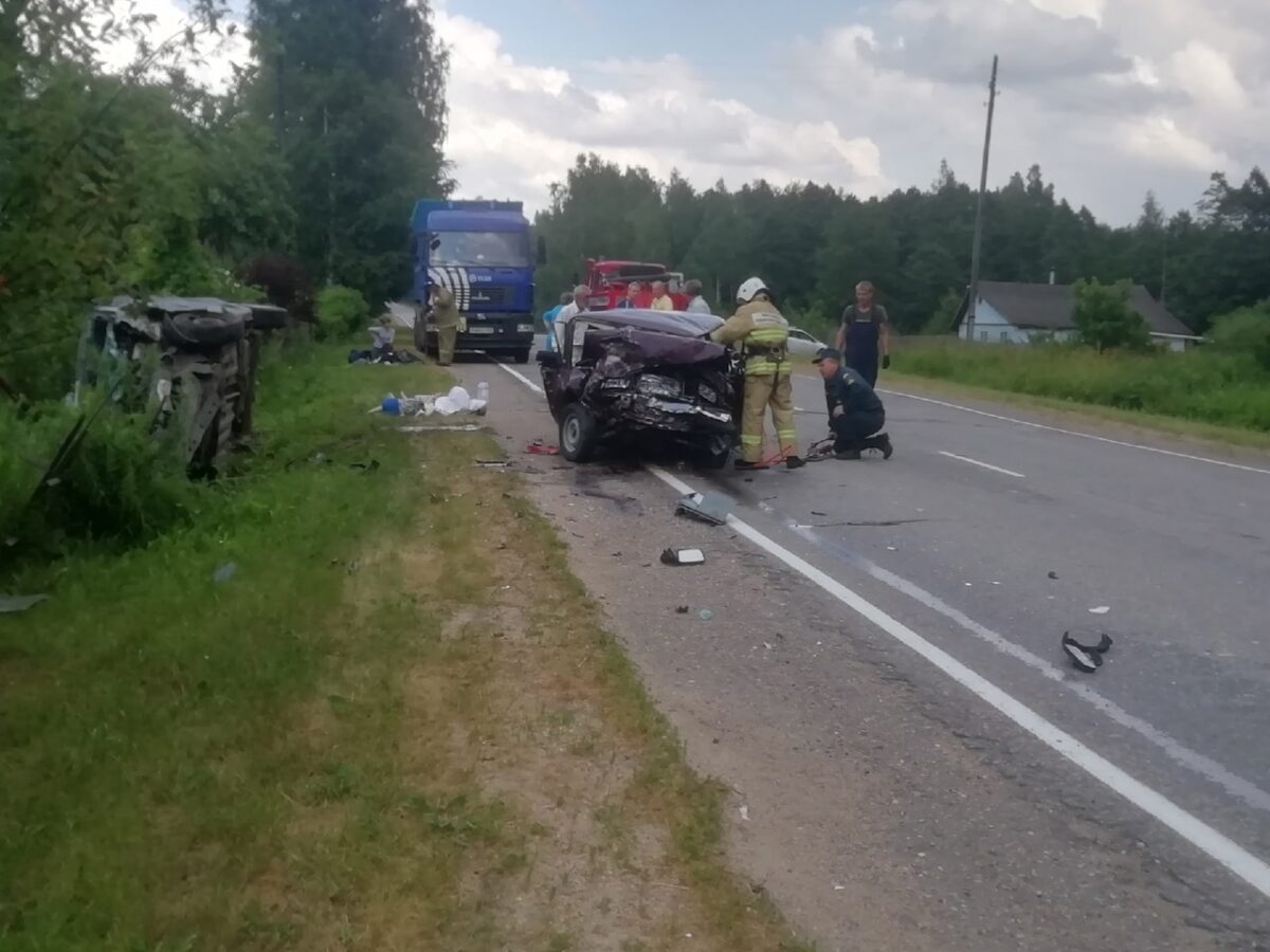 Одна погибшая, пятеро пострадавших: страшное ДТП произошло в Тверской области Одна погибшая, пятеро пострадавших: страшное ДТП произошло в Тверской области