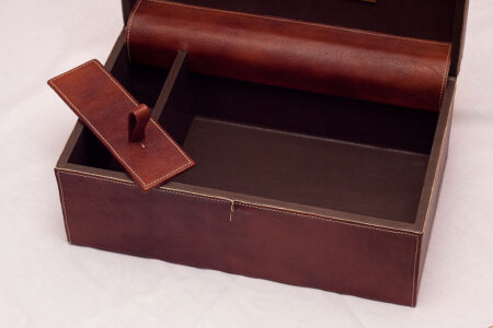 Пока жительница Тверской области гуляла с собакой, вор обчистил квартиру