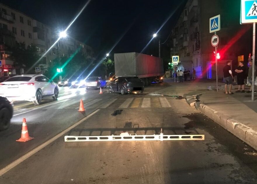 Фура и "Форд" не поделили перекрёсток в Твери