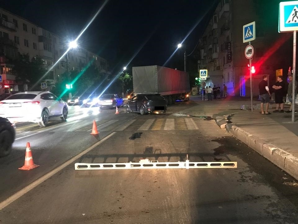 Фура и "Форд" не поделили перекрёсток в Твери