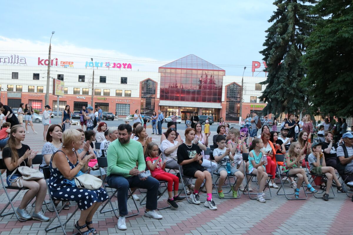 В Твери организовали семейный кинотеатр под открытым небом