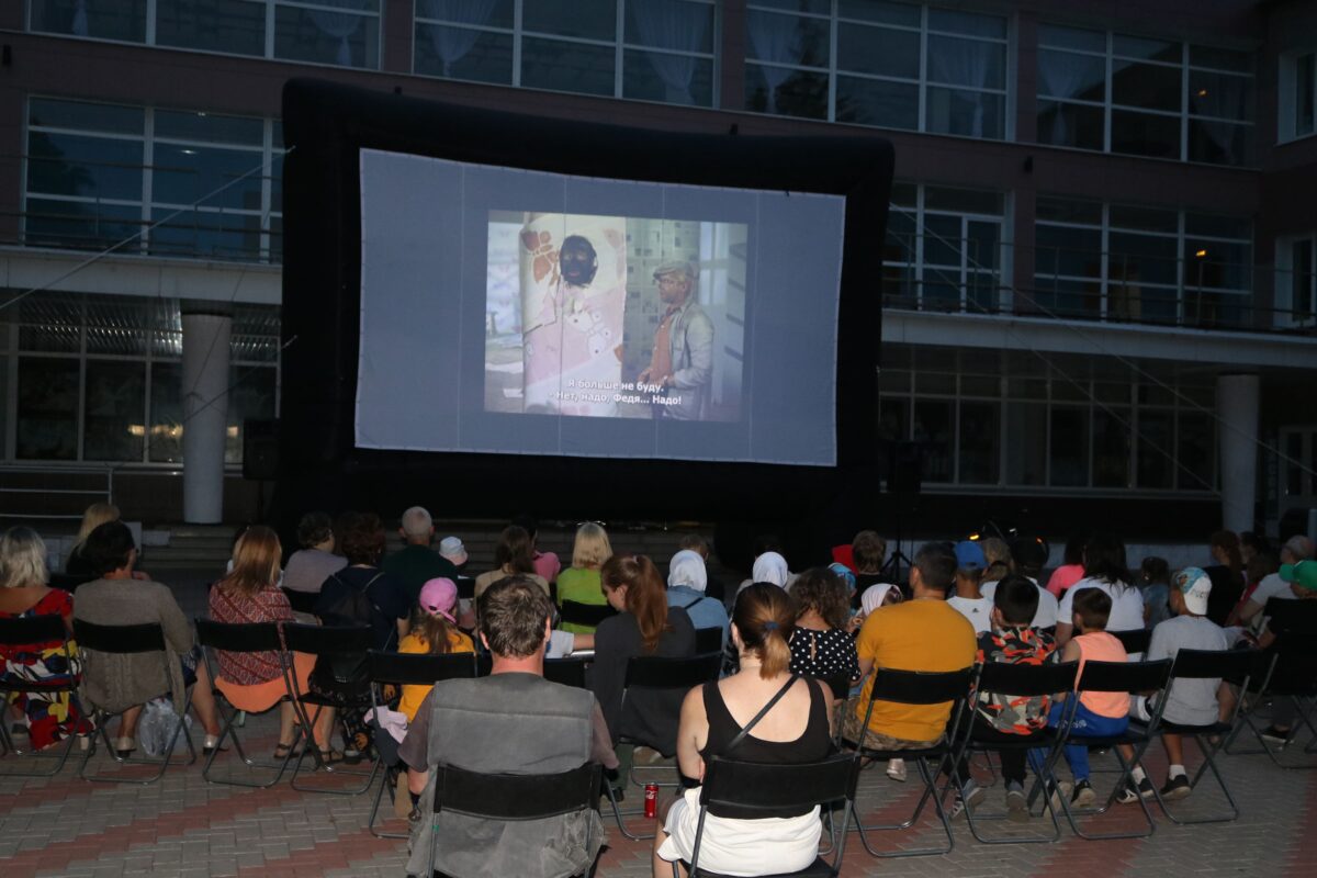 В Твери организовали семейный кинотеатр под открытым небом