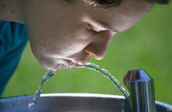 Диетолог назвала минимальное количество воды для человека в день