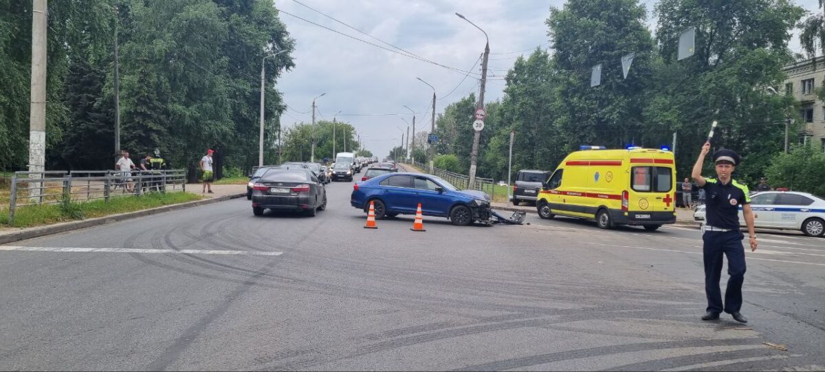 В Твери женщина на «Шкоде» не смогла проскочить перекрёсток
