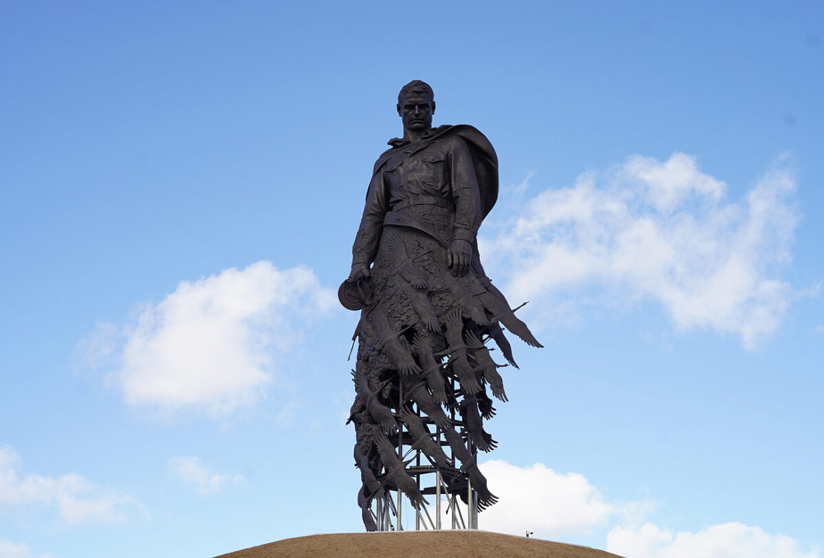 Тверь ржев мемориал. Ржев мемориал советскому солдату. РЖЕВСКИЙ мемориал. РЖЕВСКИЙ мемориал советскому солдату в Тверской области. Мемориал солдату Ржев.