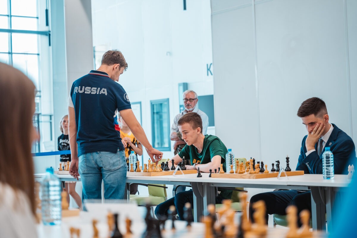 16-летний шахматист из Твери победил чемпиона мира Сергея Карякина