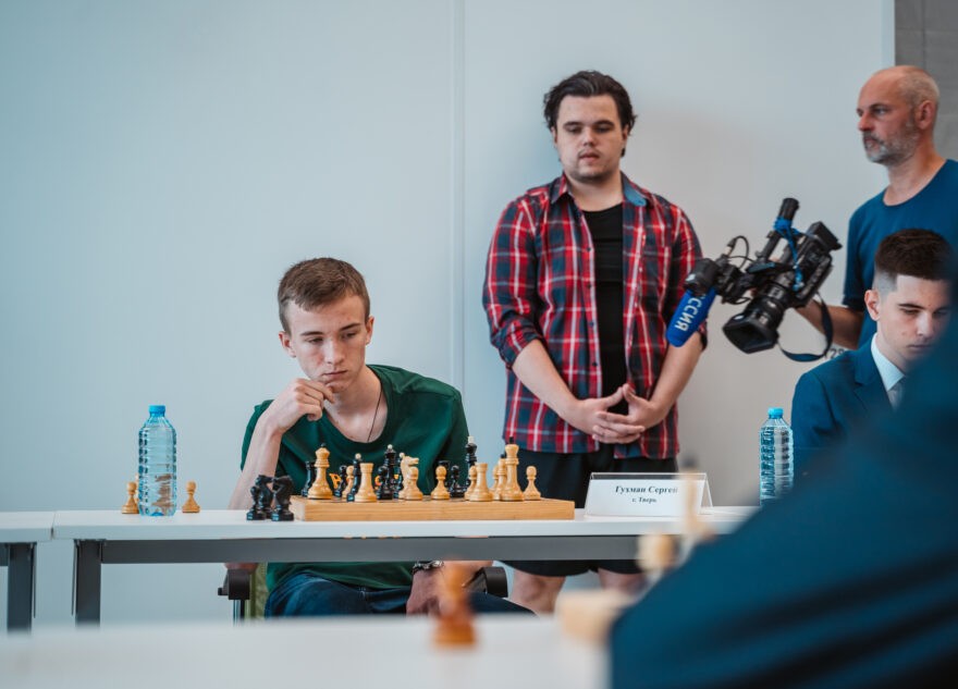 16-летний шахматист из Твери победил чемпиона мира Сергея Карякина  