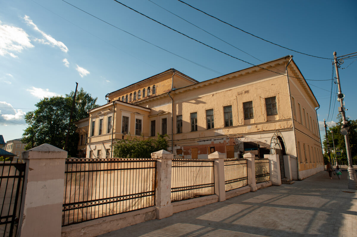 Театральная площадь в Твери меняет свой облик