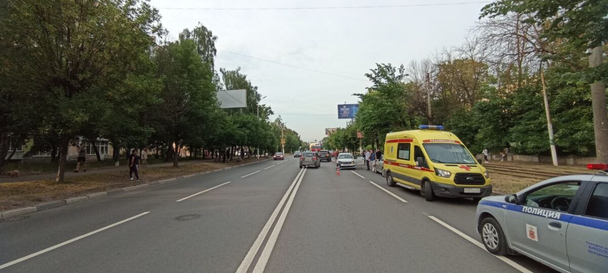 В Твери молодой водитель протаранил иномарку В Твери молодой водитель протаранил иномарку