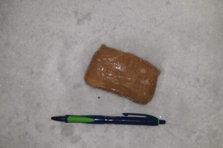 В Твери задержали 24-летнего парня, который пытался сбыть крупную партию наркотиков