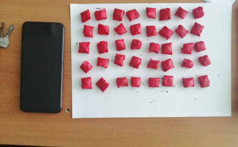 40 свёртков с героином нашли у "закладчика" в Тверской области 40 свёртков с героином нашли у "закладчика" в Тверской области