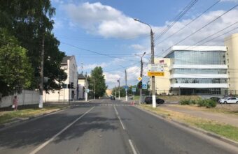 Водитель иномарки сбил женщину и девочку на зебре в Твери Водитель иномарки сбил женщину и девочку на зебре в Твери