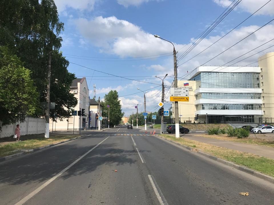 Водитель иномарки сбил женщину и девочку на зебре в Твери