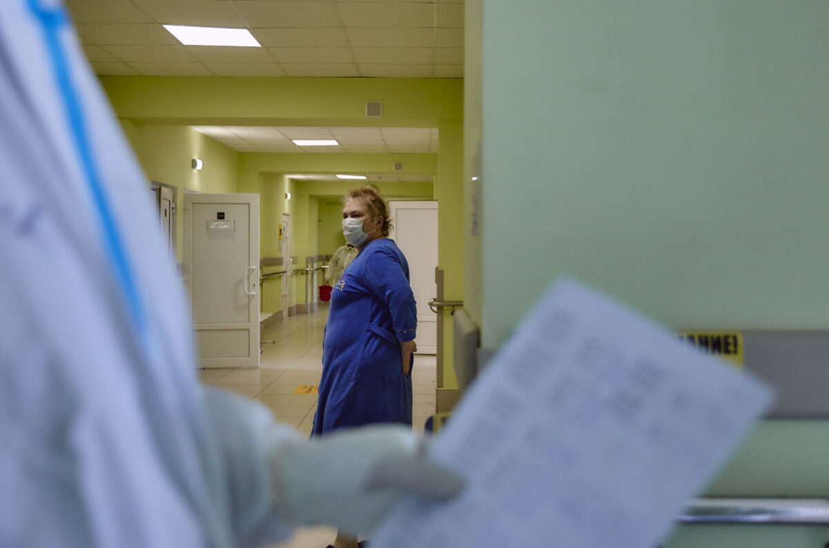 Врач рассказал, насколько опасен новый вариант омикрон-штамма