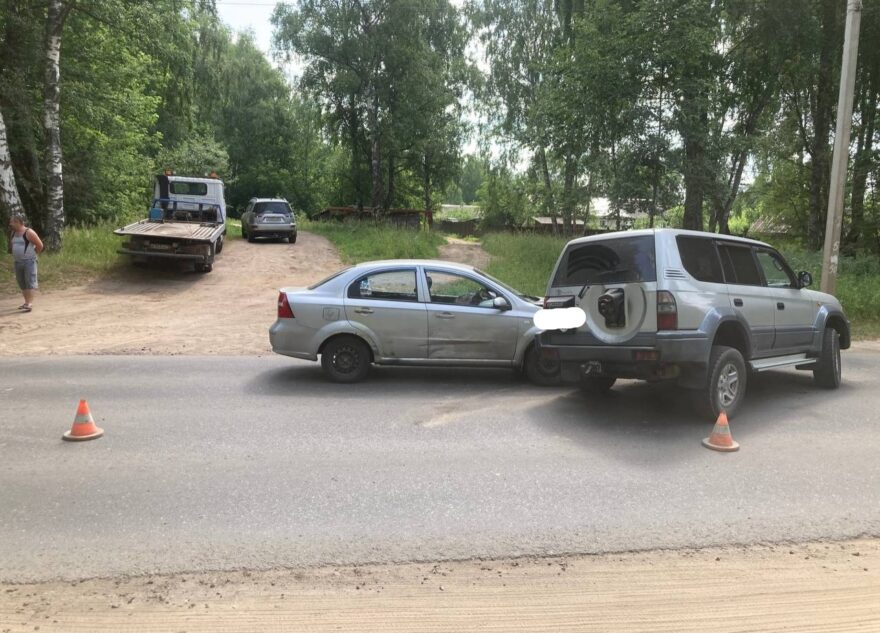 В Тверской области две иномарки не поделили дорогу, есть пострадавшие В Тверской области две иномарки не поделили дорогу, есть пострадавшие