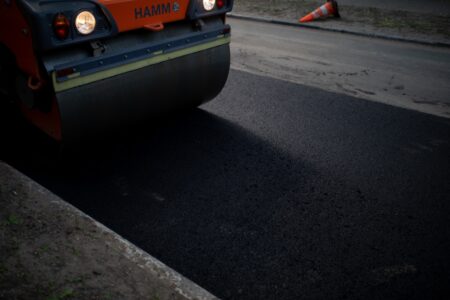 В Твери полным ходом идёт ремонт дорог и тротуаров В Твери полным ходом идёт ремонт дорог и тротуаров