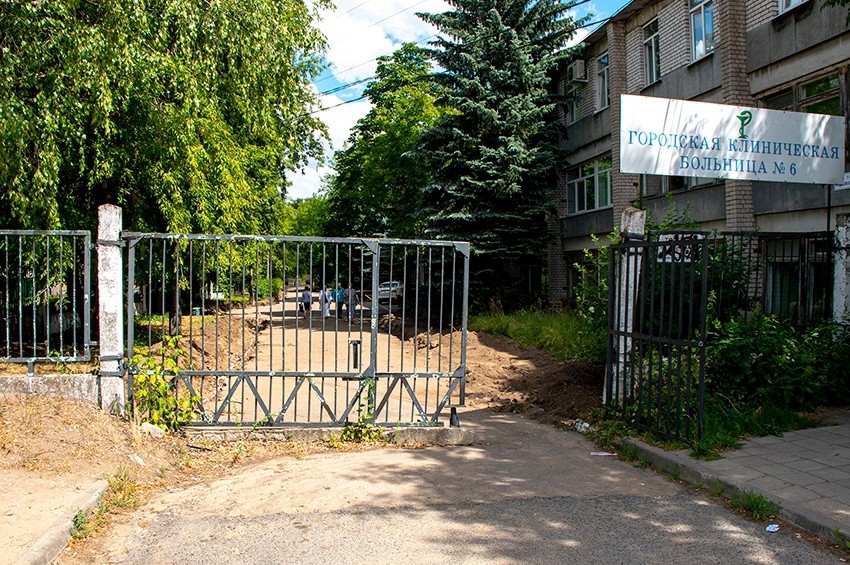 На территории тверской больницы №6 пациентам будет приятнее гулять