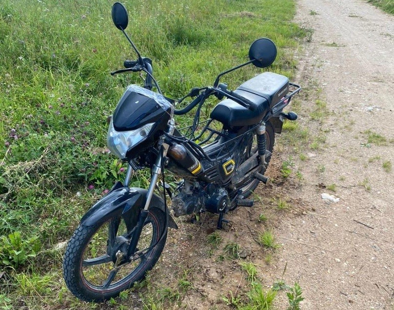 В Тверской области попал в больницу велосипедист, которого сбил мопедист