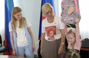 «Единая Россия» запускает акцию «Собери ребёнка в школу» в регионах России и на Донбассе «Единая Россия» запускает акцию «Собери ребёнка в школу» в регионах России и на Донбассе