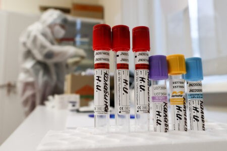 Очередная волна коронавируса подбирается к Тверской области