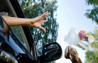 Закон подписан: за выброс мусора у россиян будут отбирать автомобили