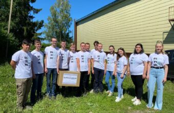 Школьники из Тверской области отметили выпускной в футболках