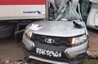 Водитель уснул за рулём и спровоцировал тройное ДТП под Тверью