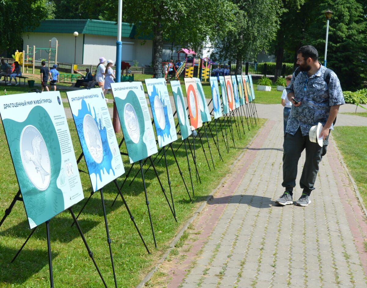 Жители Торопца увидели "Драгоценный мир живой природы"
