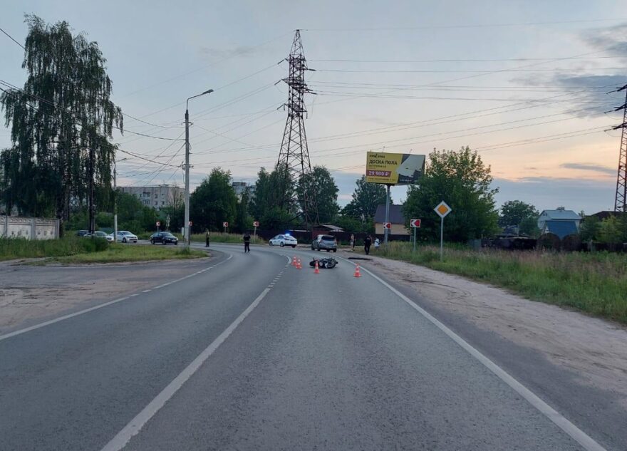 Пассажир мопеда попал в больницу после столкновения с иномаркой в Твери Пассажир мопеда попал в больницу после столкновения с иномаркой в Твери