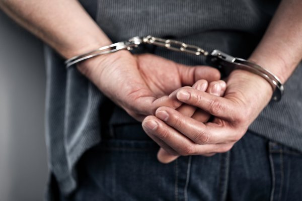 В Тверской области правоохранители по горячим следам раскрыли ограбление магазина В Тверской области правоохранители по горячим следам раскрыли ограбление магазина