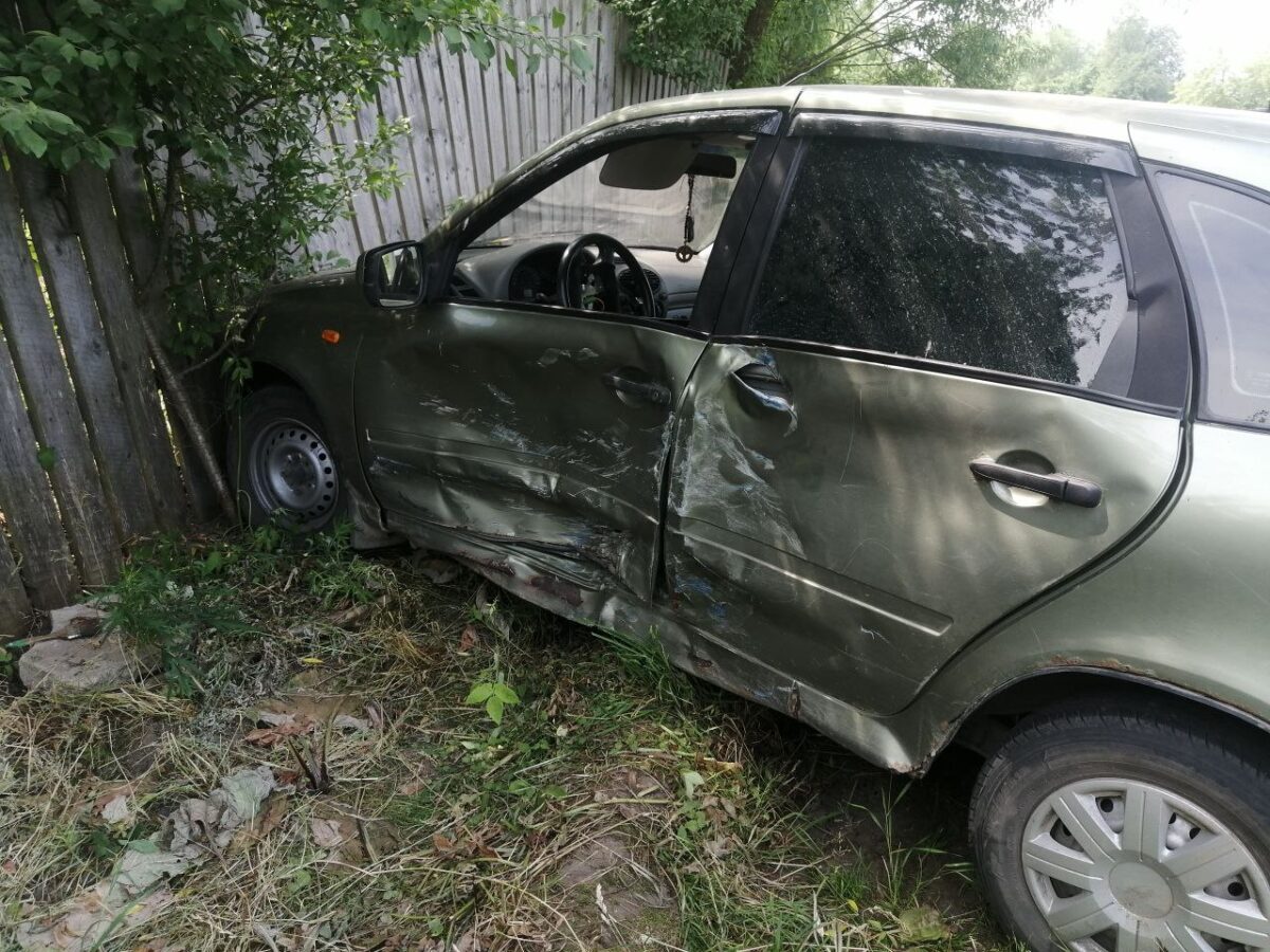 Женщина пострадала в столкновении двух отечественных легковушек под Тверью
