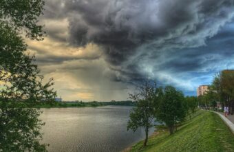 Ливень, град и штормовой ветер: на Тверскую область надвигается ненастье  