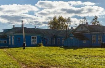 Школу в Тверской области защитили от проникновения неизвестных Школу в Тверской области защитили от проникновения неизвестных