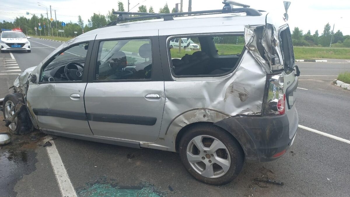 Проехал на "красный": появились подробности ДТП с четырьмя пострадавшими в Тверской области